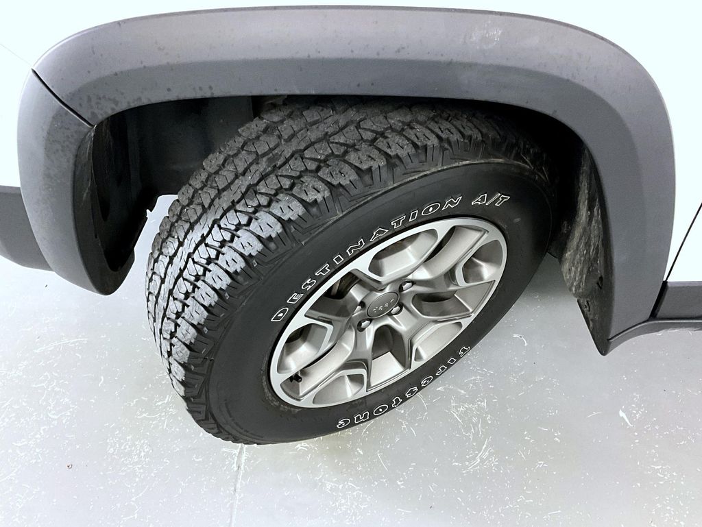 2020 Jeep Cherokee Trailhawk photo 21