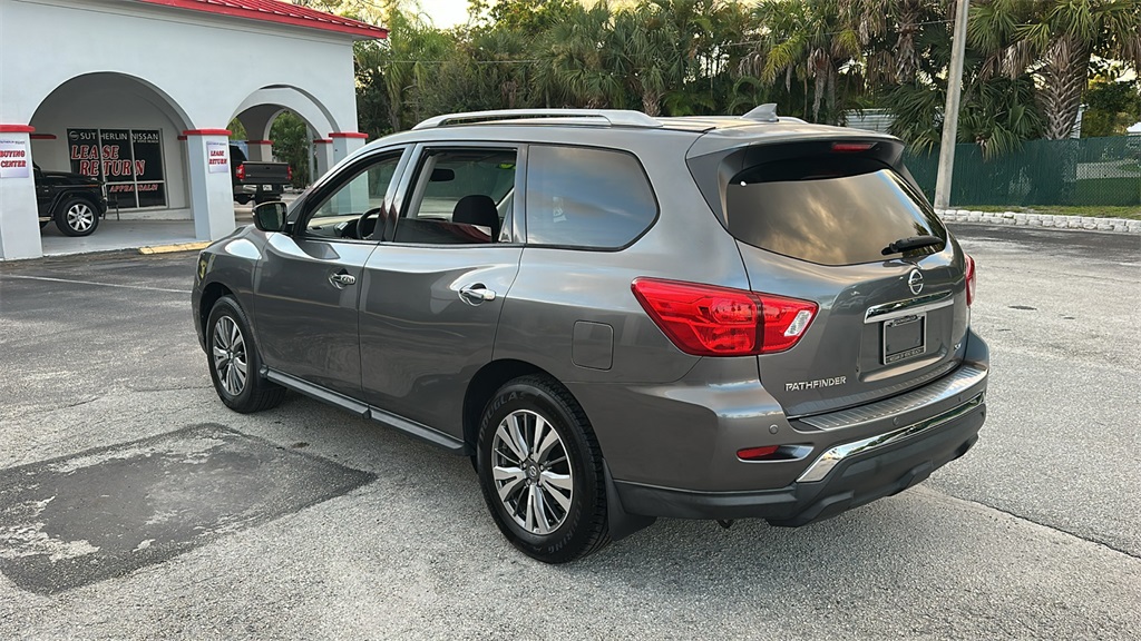 2020 Nissan Pathfinder SV photo 5