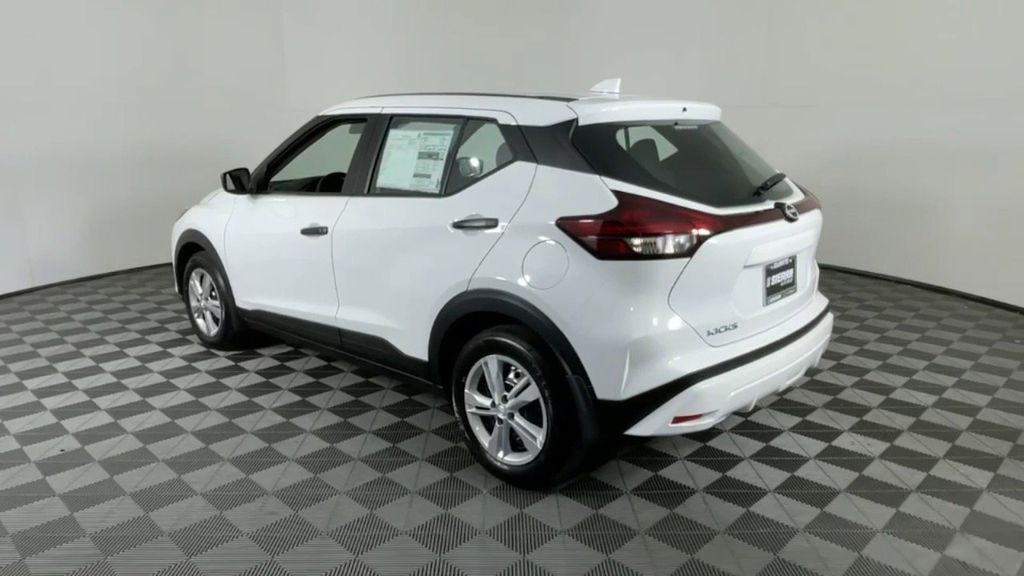 2025 Nissan Kicks Play S photo 6