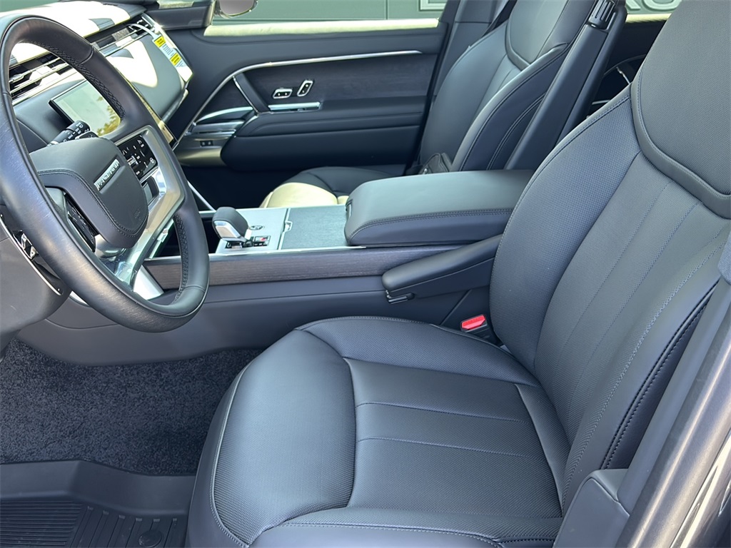 2025 Land Rover Range Rover SE photo 16