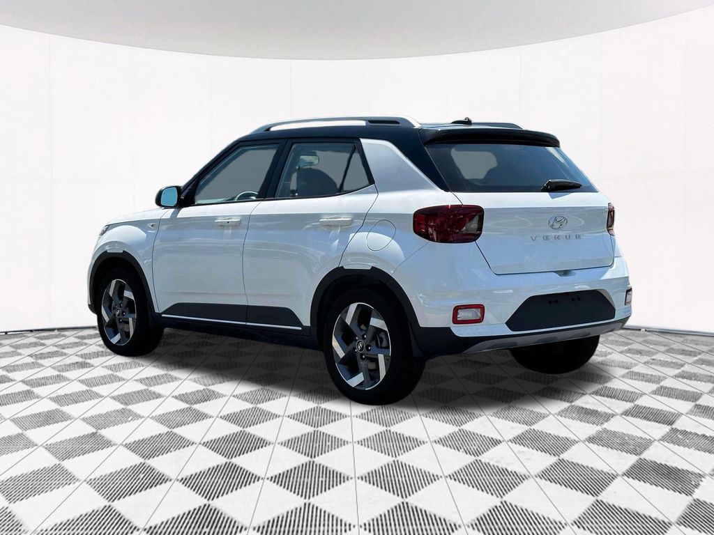 2025 Hyundai Venue Limited photo 3
