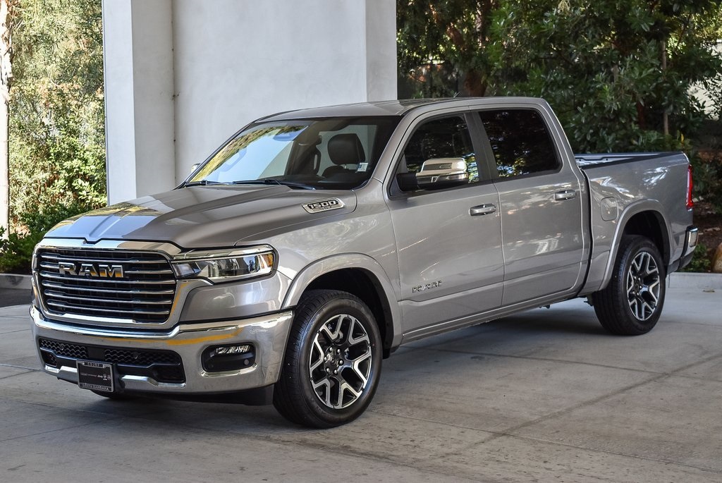 2025 Ram 1500 Laramie photo 3