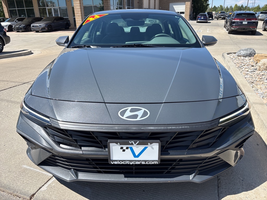 2024 Hyundai Elantra SE photo 2