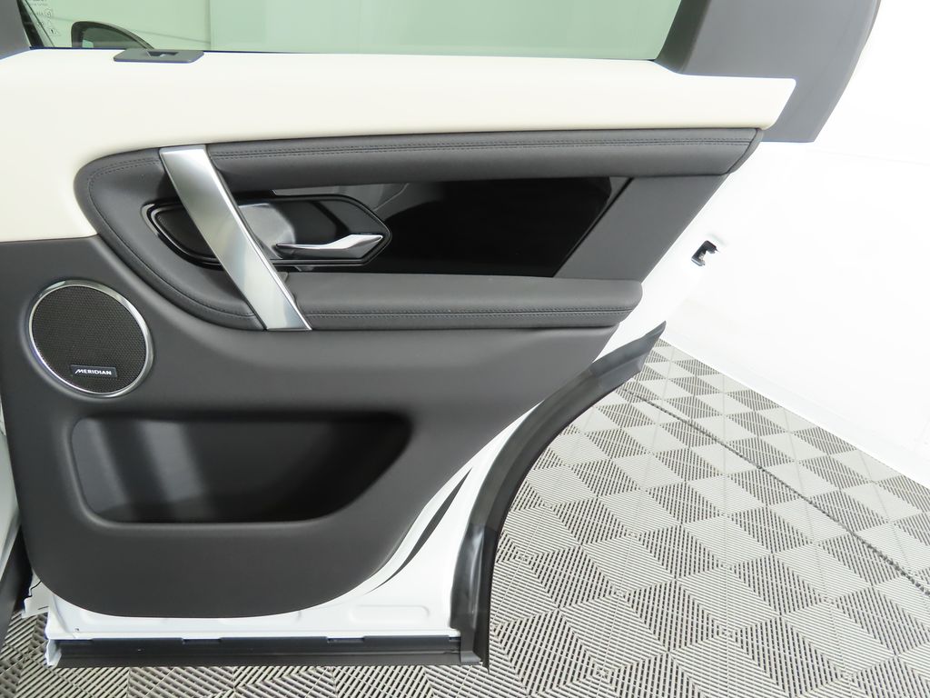 2025 Land Rover Discovery Sport S photo 26