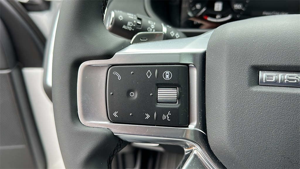 2025 Land Rover Discovery S photo 12