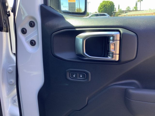 2025 Jeep Wrangler Rubicon photo 31