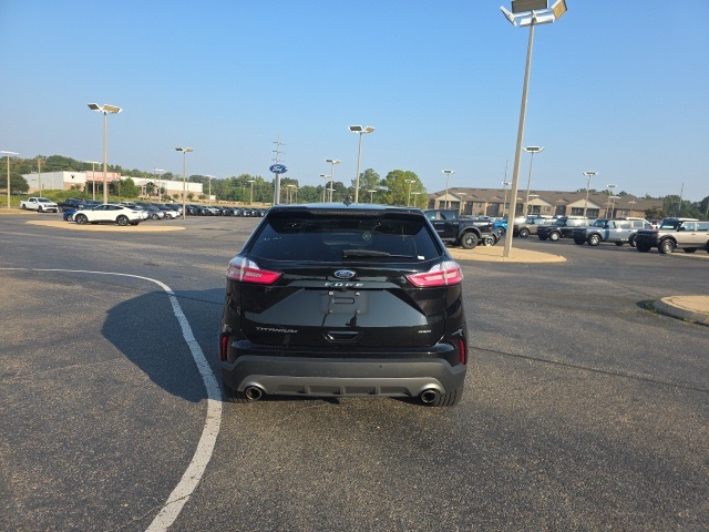 2024 Ford Edge Titanium photo 4