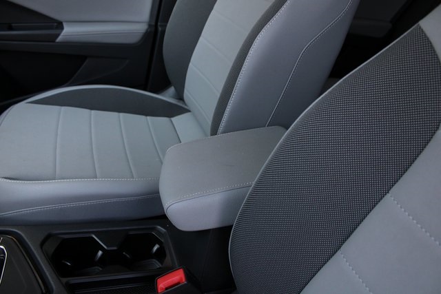 2024 Volkswagen Taos SE photo 2