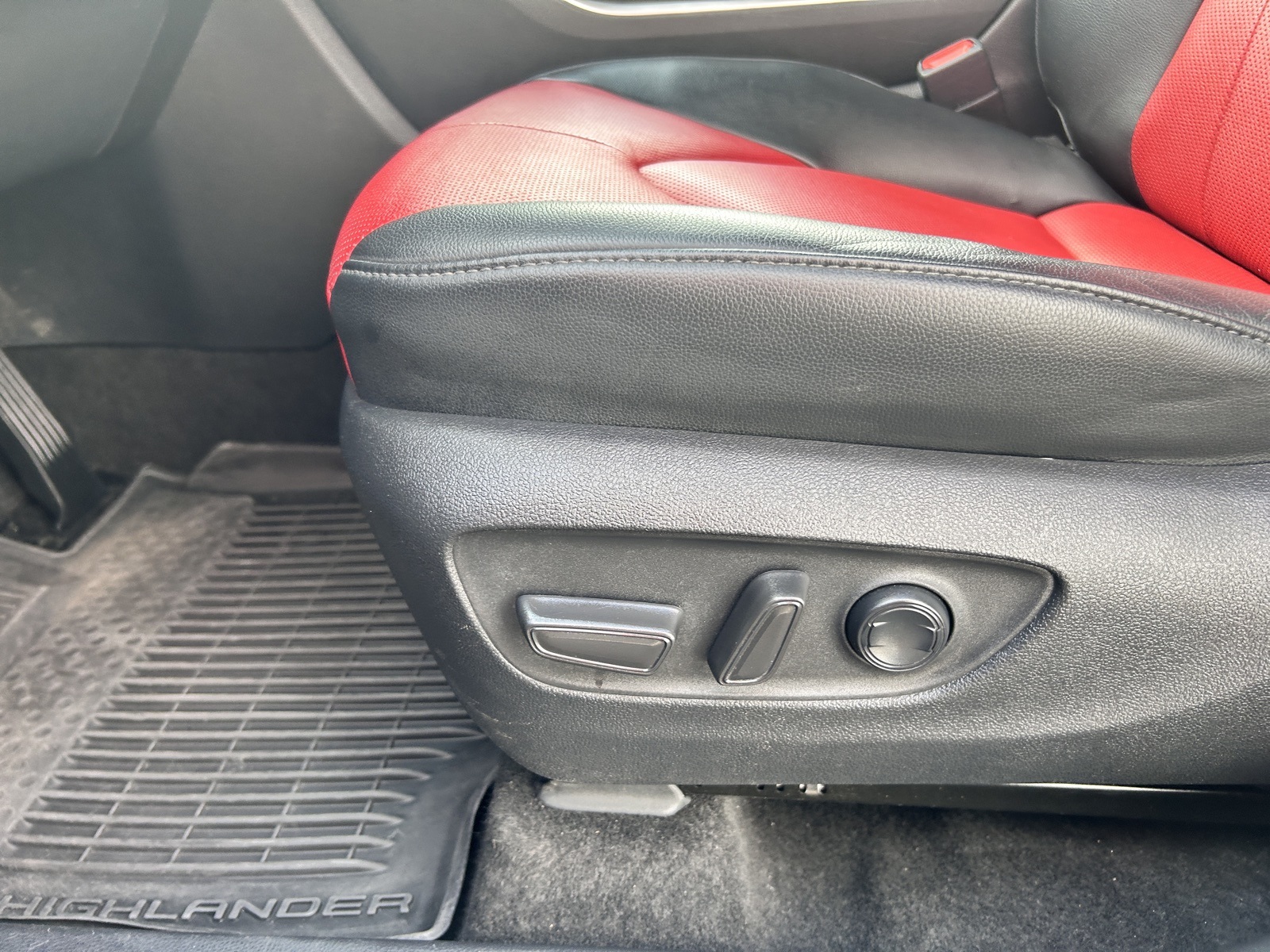 2023 Toyota Highlander XSE photo 25