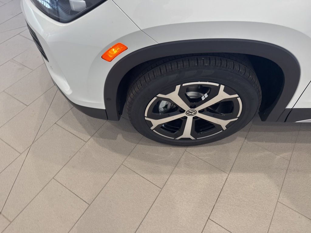 2025 Volkswagen Tiguan SE photo 9