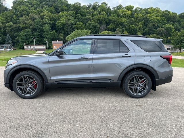 2025 Ford Explorer ST-Line photo 7