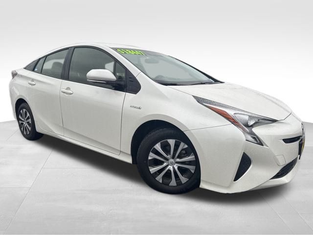 2016 Toyota Prius Three's photo