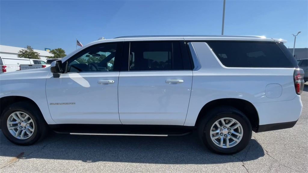 2023 Chevrolet Suburban LS photo 4