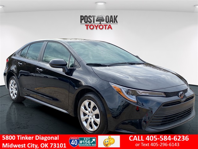 2025 Toyota Corolla LE's photo