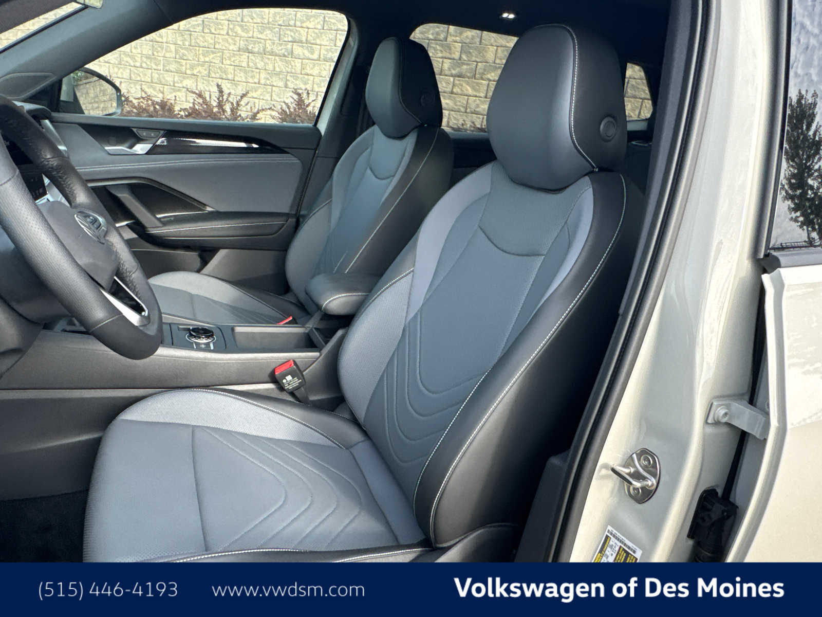 2025 Volkswagen Tiguan SE R-Line Black photo 11