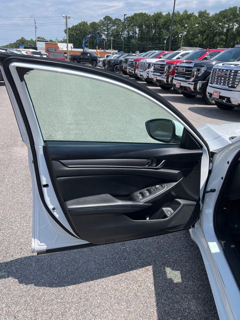 2018 Honda Accord LX 1.5T photo 22
