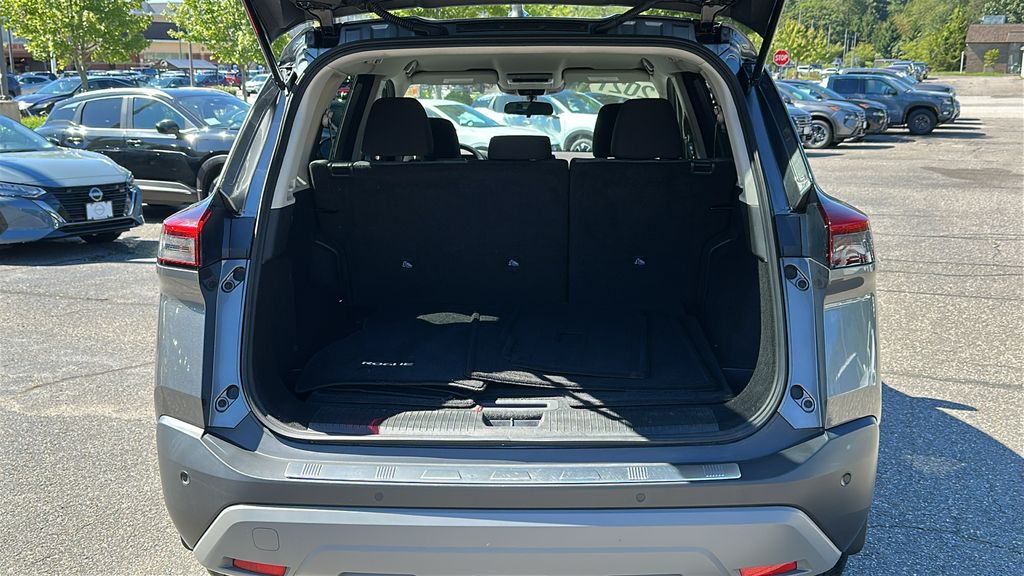 2021 Nissan Rogue SV photo 25