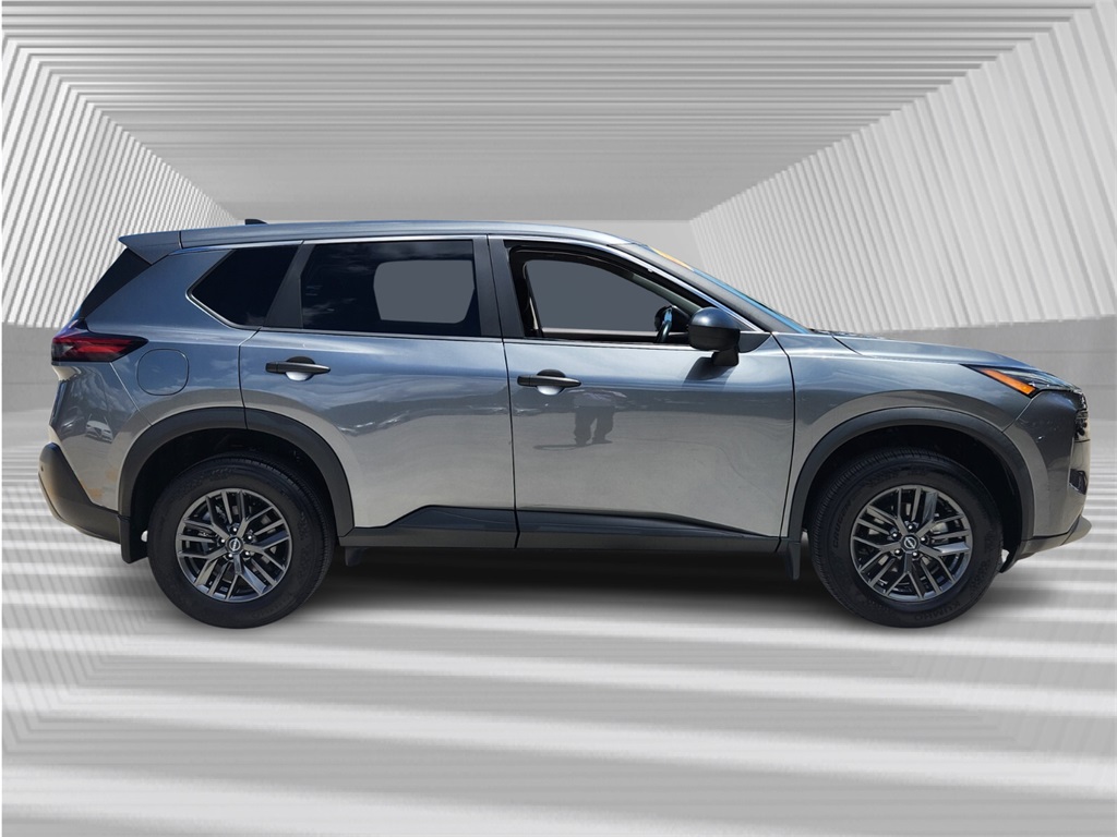 2023 Nissan Rogue S photo 2