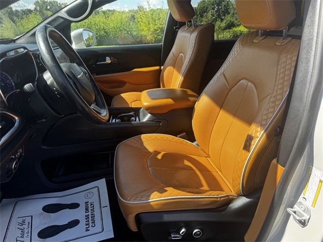 2021 Chrysler Pacifica Hybrid Pinnacle photo 22