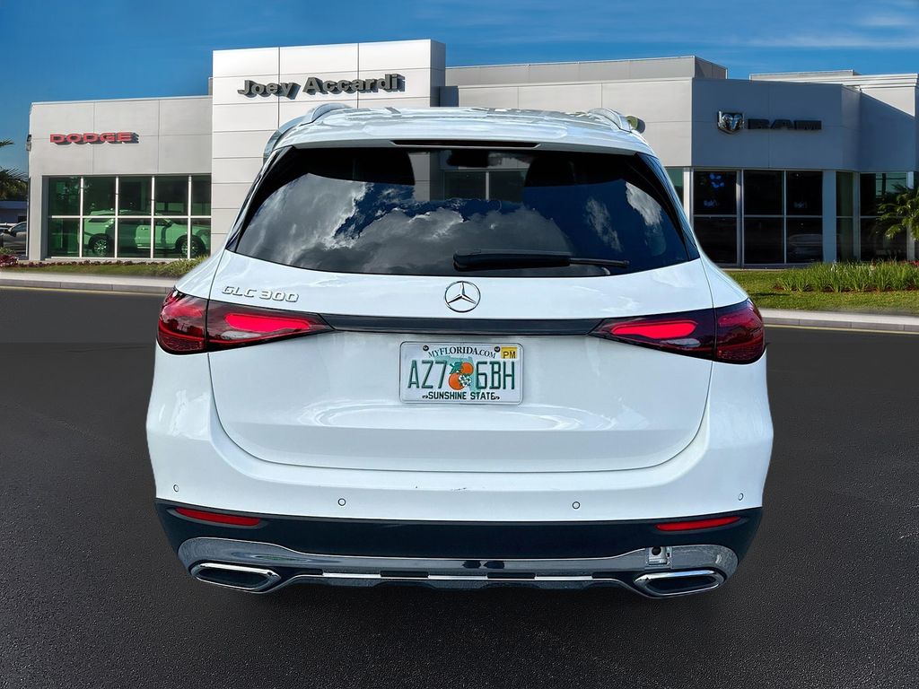 2024 Mercedes Benz GLC 300 photo 6