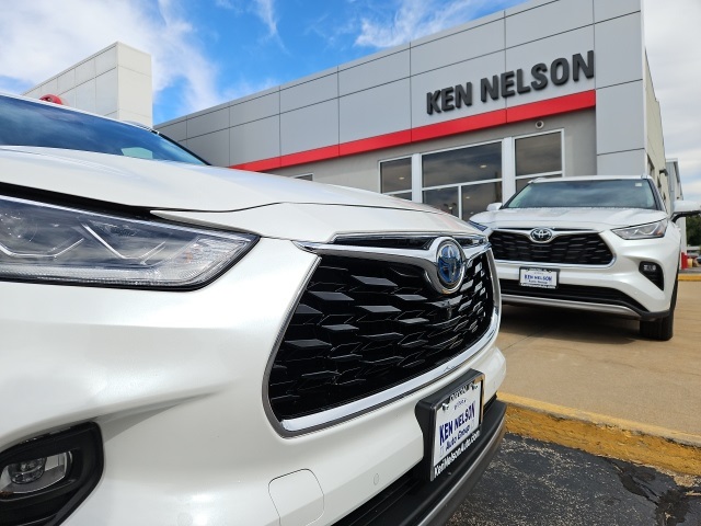 2021 Toyota Highlander Hybrid Platinum photo 2