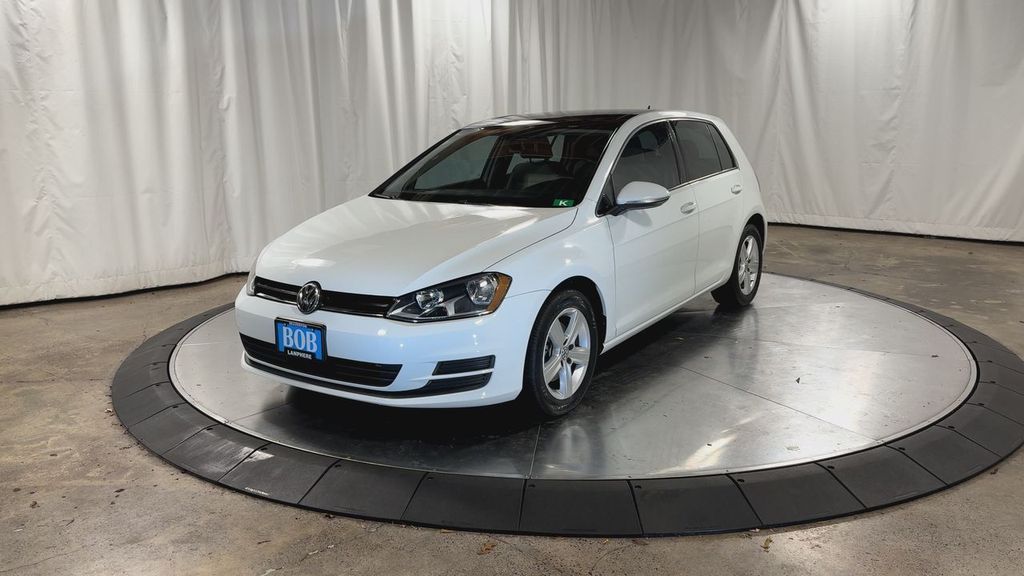 2017 Volkswagen Golf Wolfsburg Edition photo 4