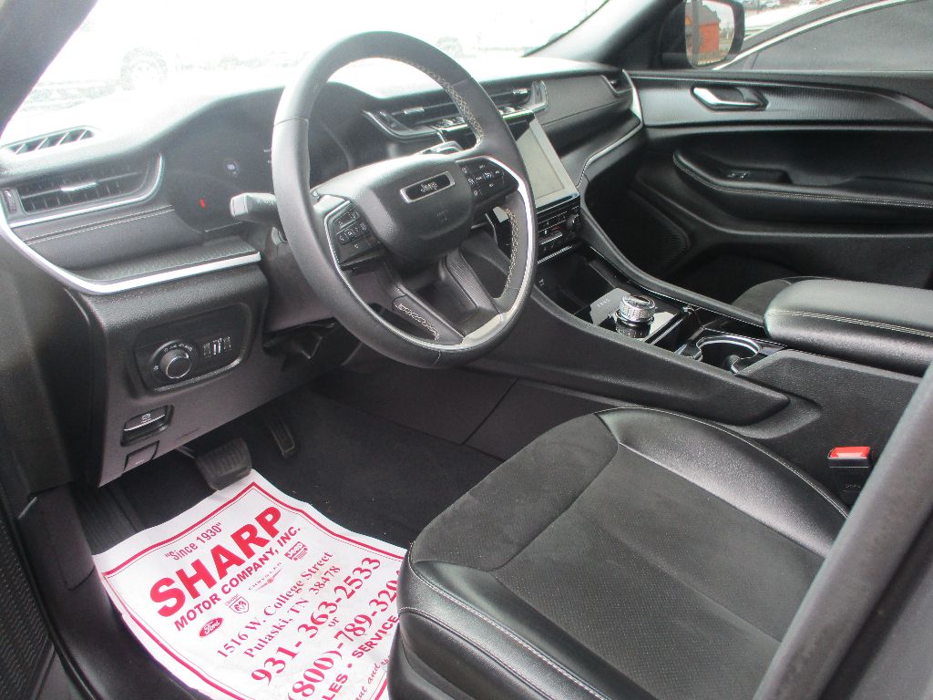 2023 Jeep Grand Cherokee Altitude photo 4