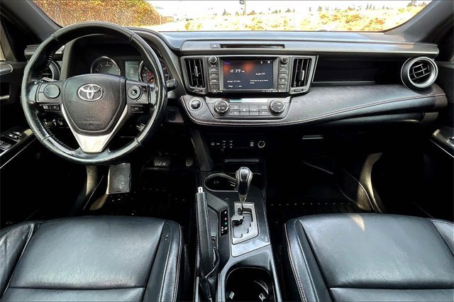 2016 Toyota RAV4 SE photo 11