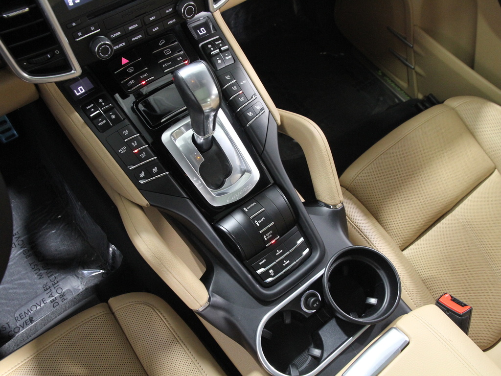 2018 Porsche Cayenne Platinum Edition photo 11
