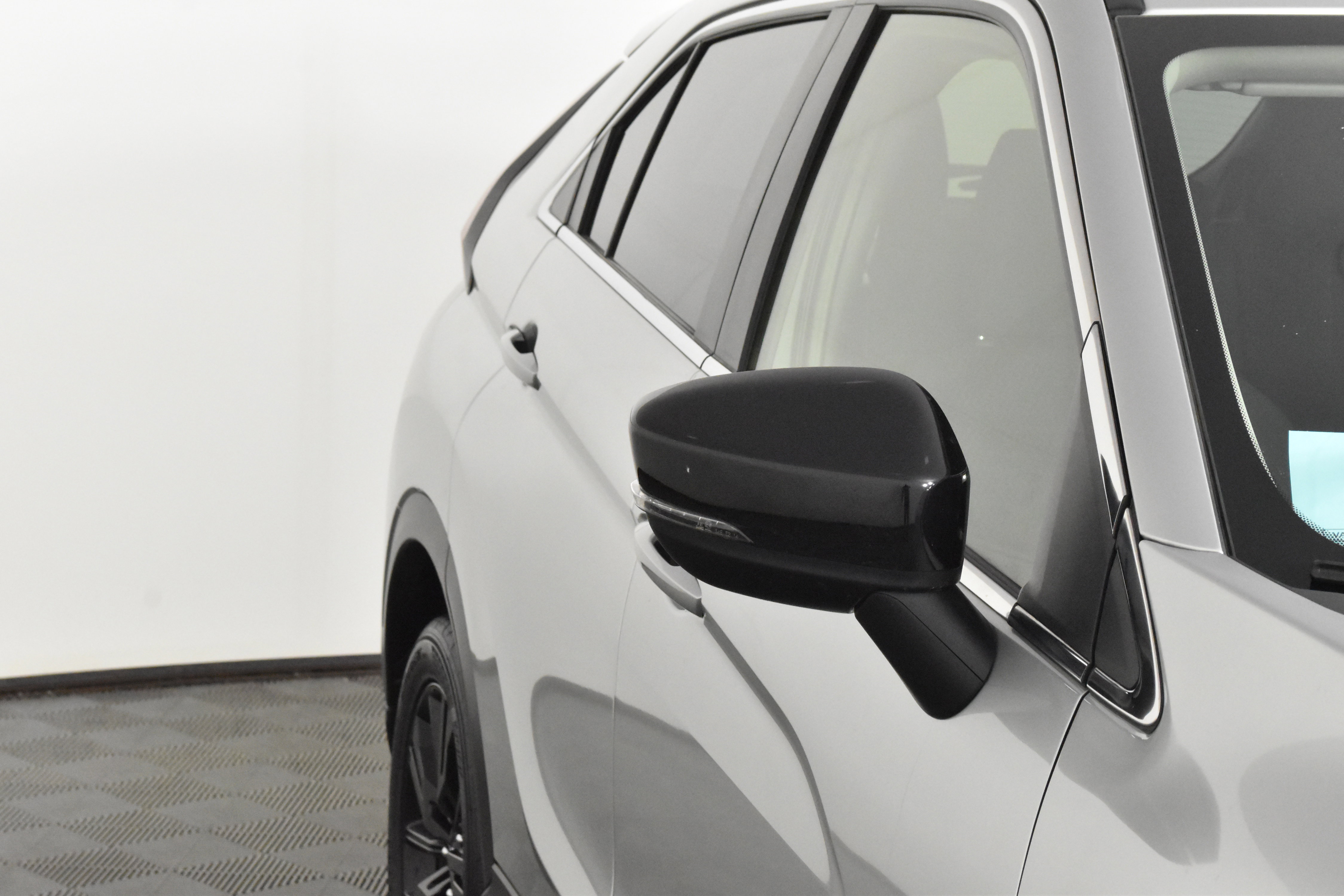 2023 Mitsubishi Eclipse Cross LE photo 4