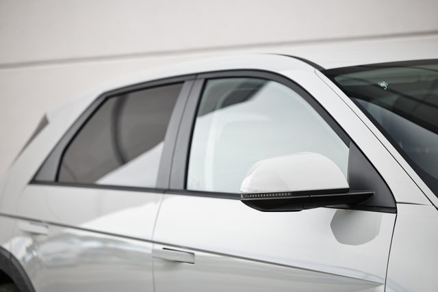 2024 Hyundai Ioniq 5 SE photo 3