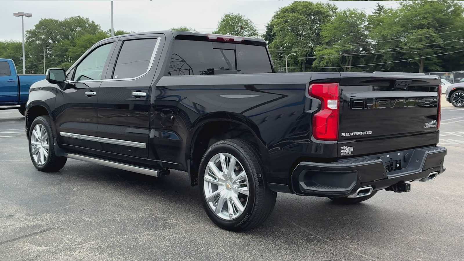 2023 Chevrolet Silverado 1500 High Country photo 4