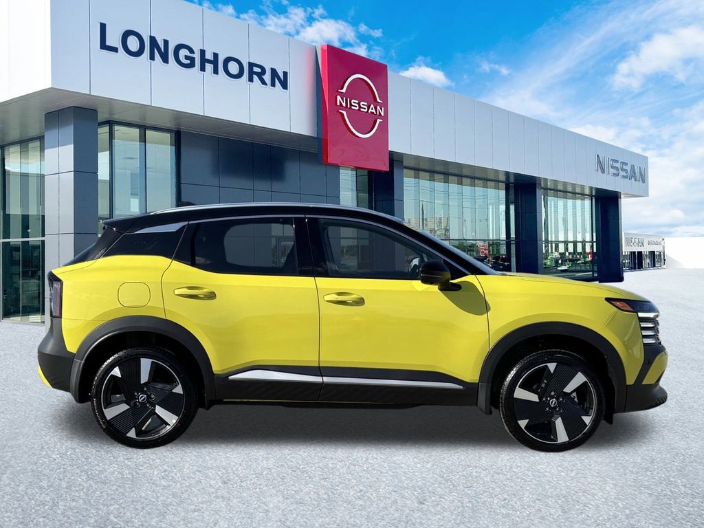 2025 Nissan Kicks SR photo 2