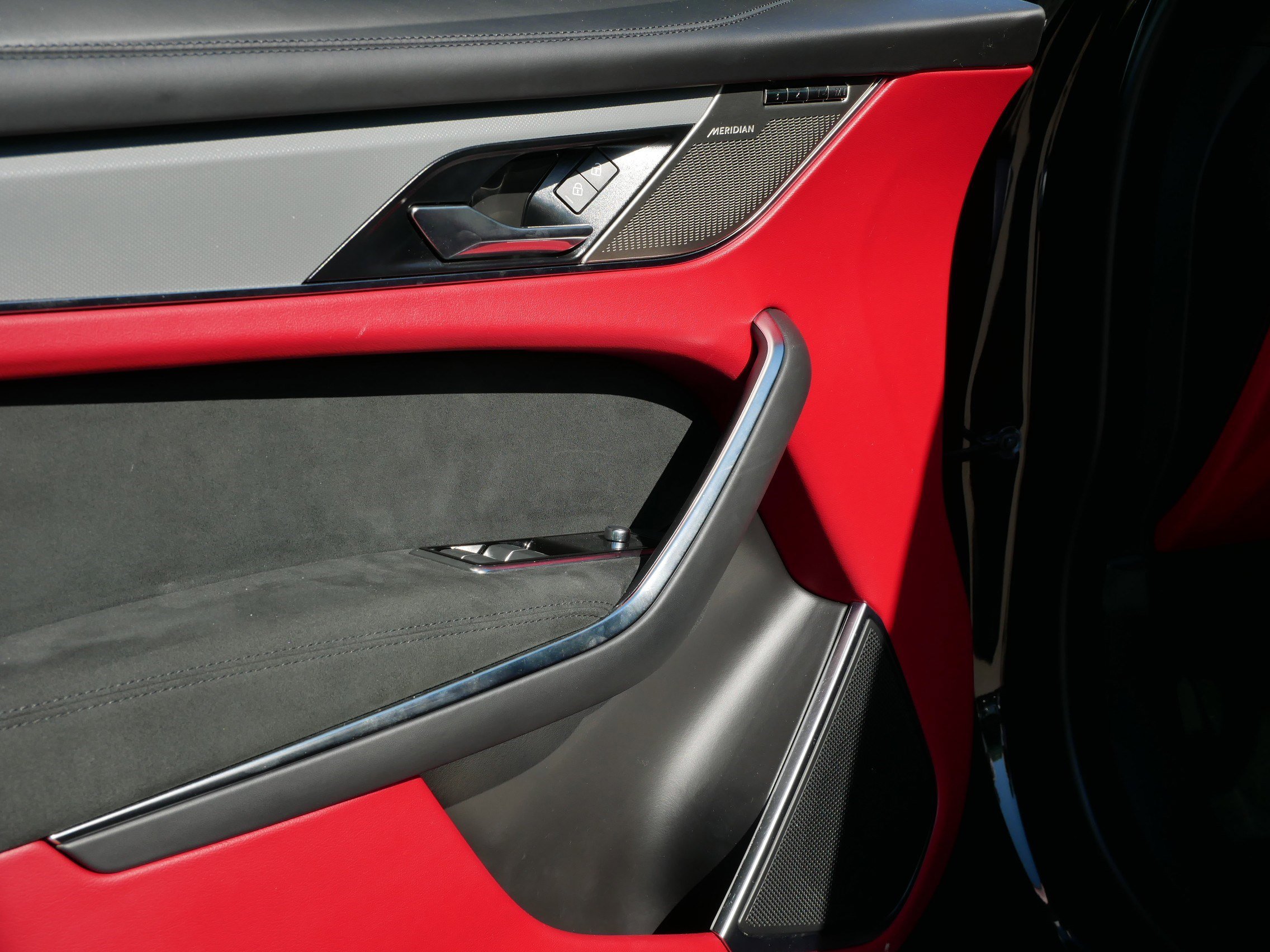 2023 Jaguar F-PACE SVR photo 14