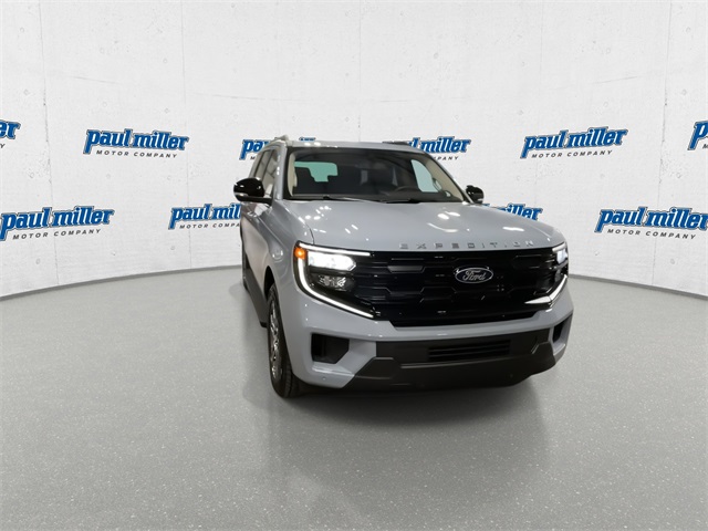 2025 Ford Expedition photo 3