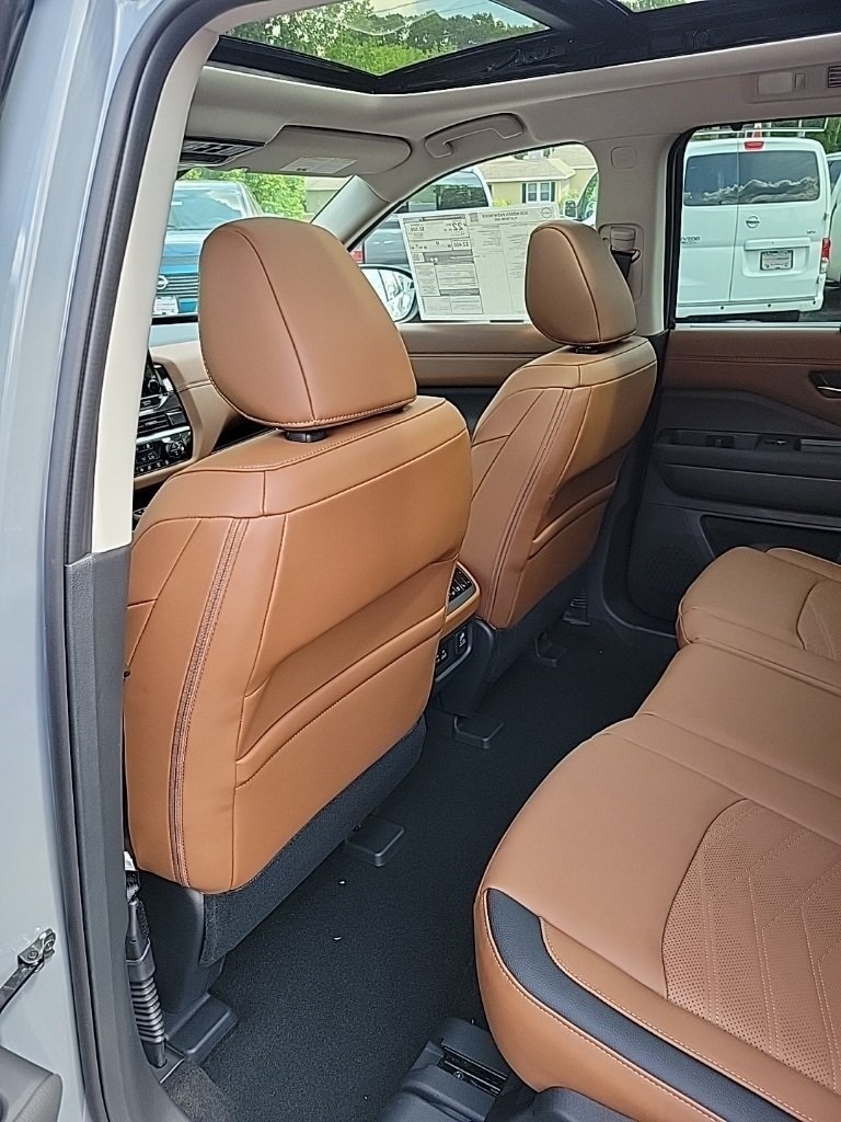 2025 Nissan Pathfinder Platinum photo 26