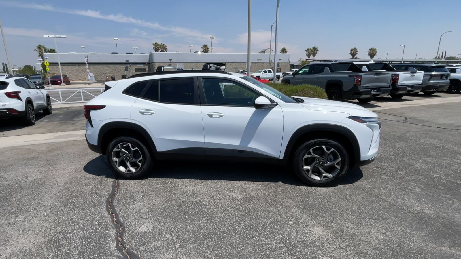 2025 Chevrolet Trax LT photo 36