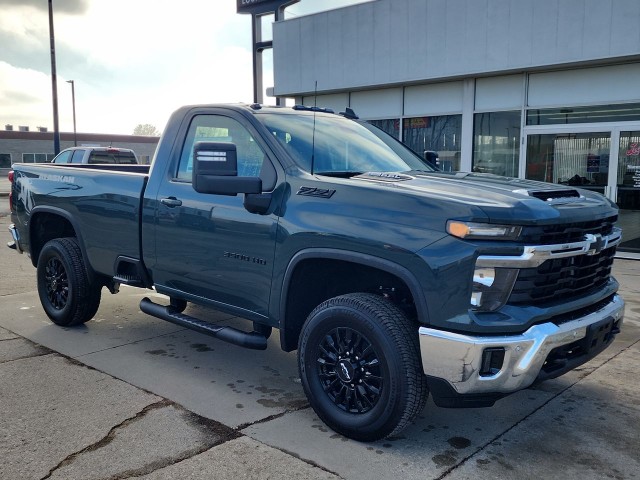 2025 Chevrolet Silverado 3500HD LT's photo