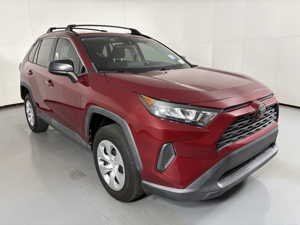 2020 Toyota RAV4 LE photo 2