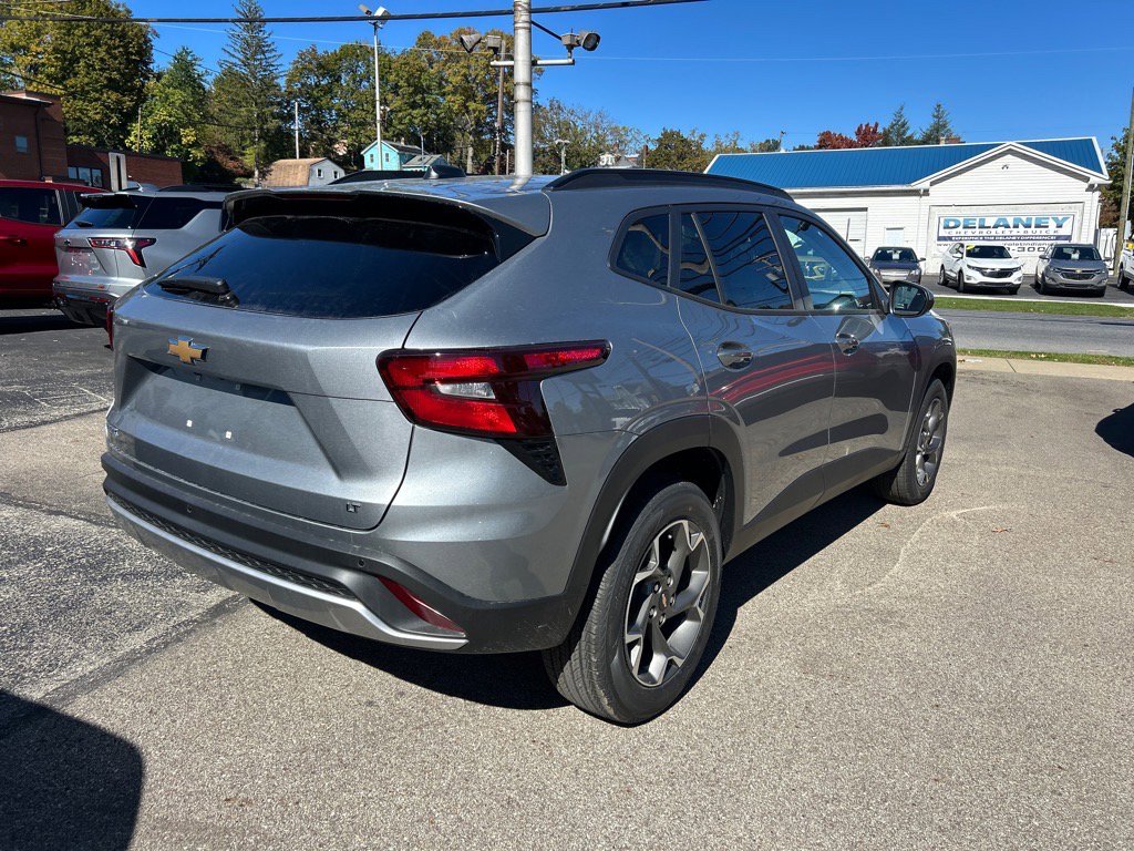 2026 Chevrolet Trax LT photo 3
