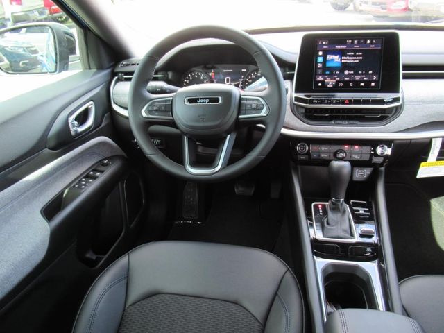 2025 Jeep Compass Latitude photo 13