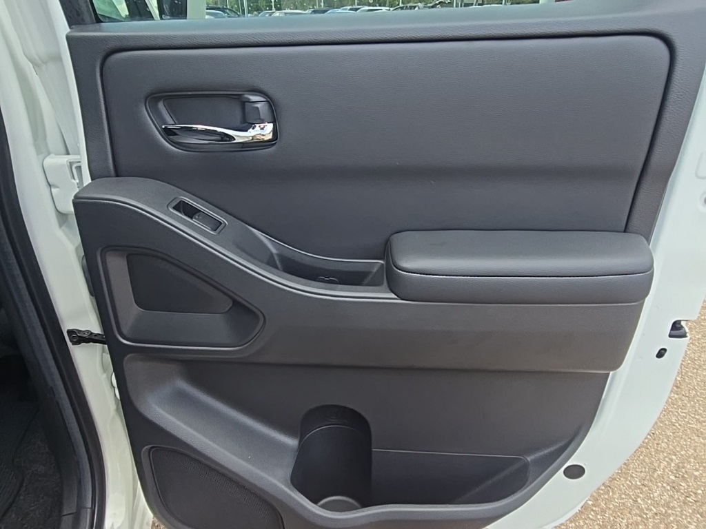2025 Nissan Frontier Crew Cab SV photo 28