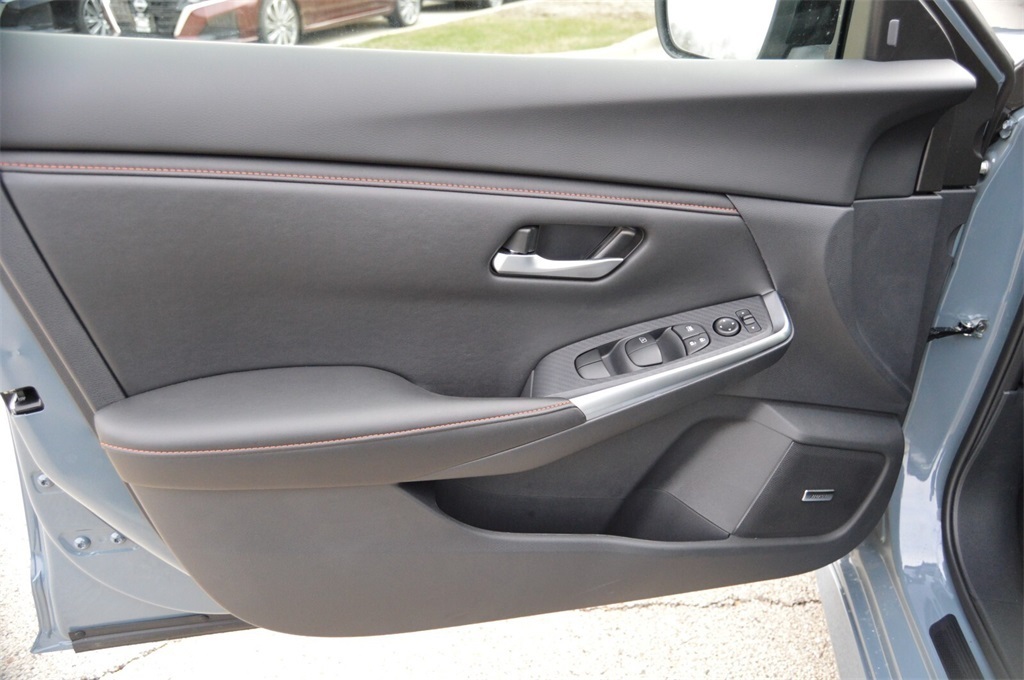 2025 Nissan Sentra SR photo 19