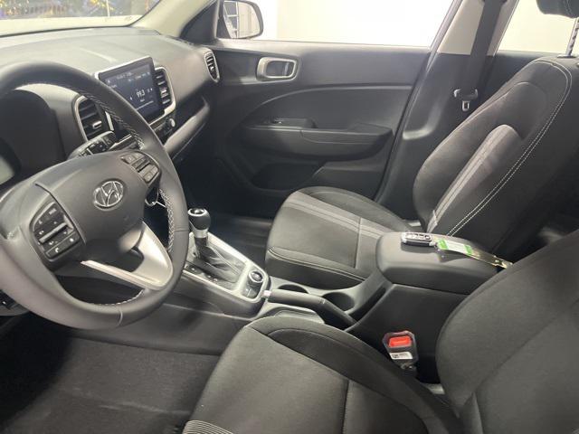 2026 Hyundai Venue SEL photo 10