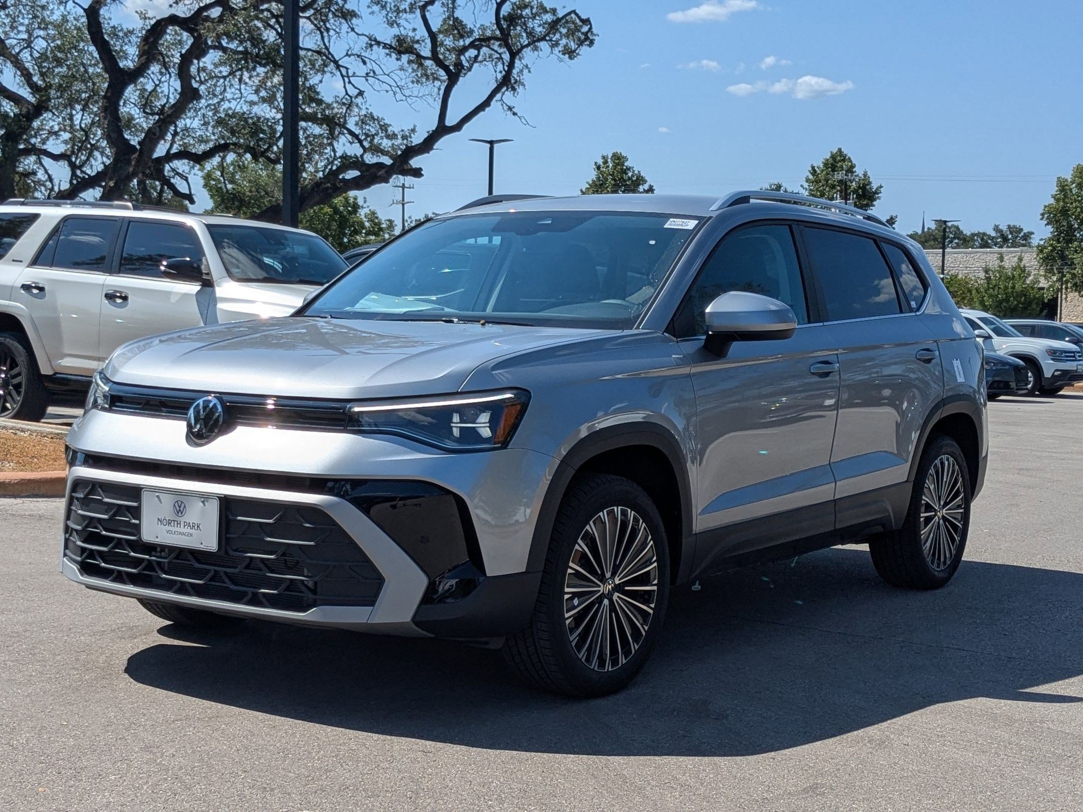 2025 Volkswagen Taos SE photo 3