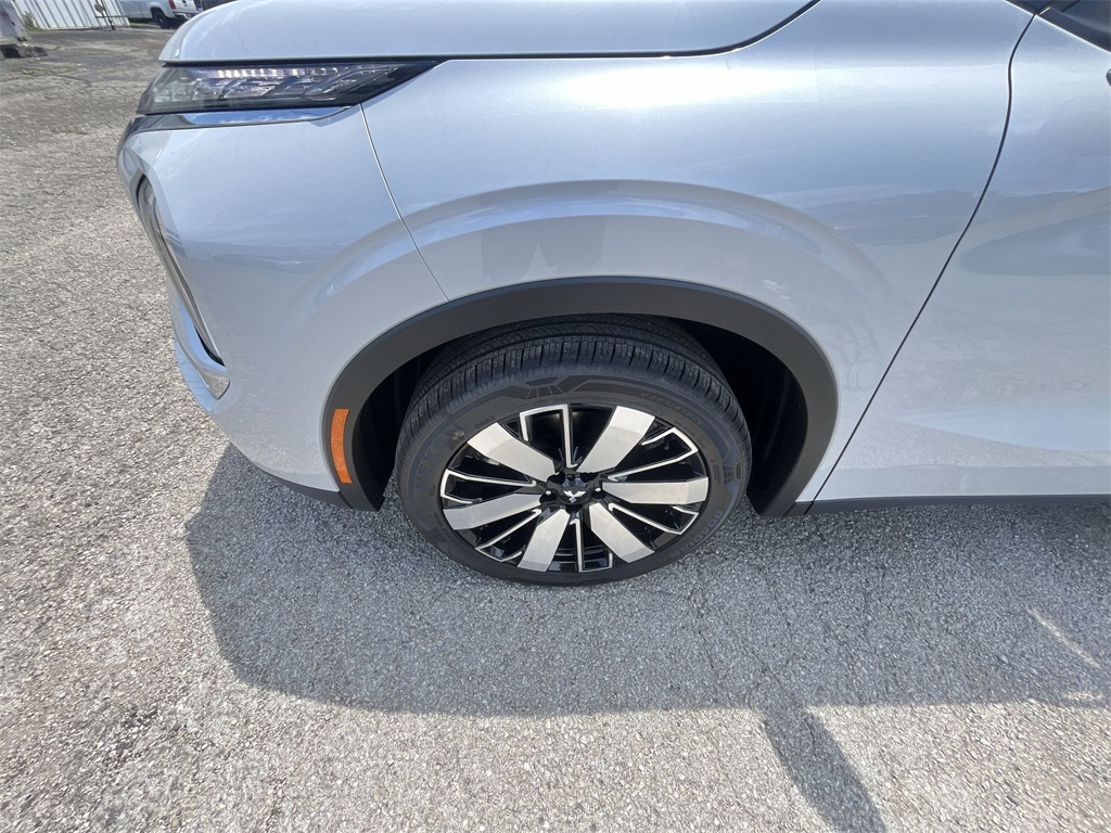 2025 Mitsubishi Outlander SE photo 10