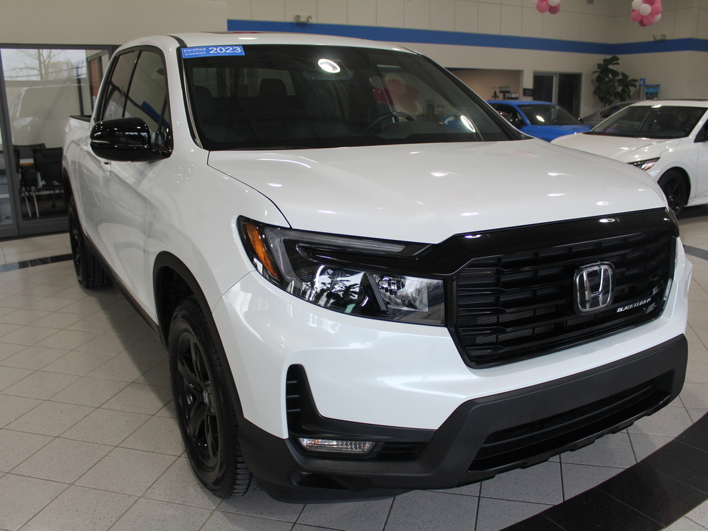 2023 Honda Ridgeline Black Edition photo 2