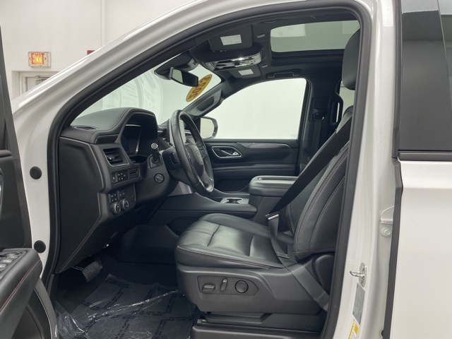 2023 Chevrolet Suburban RST photo 3