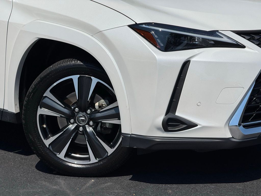 2023 Lexus UX 250h Premium photo 3