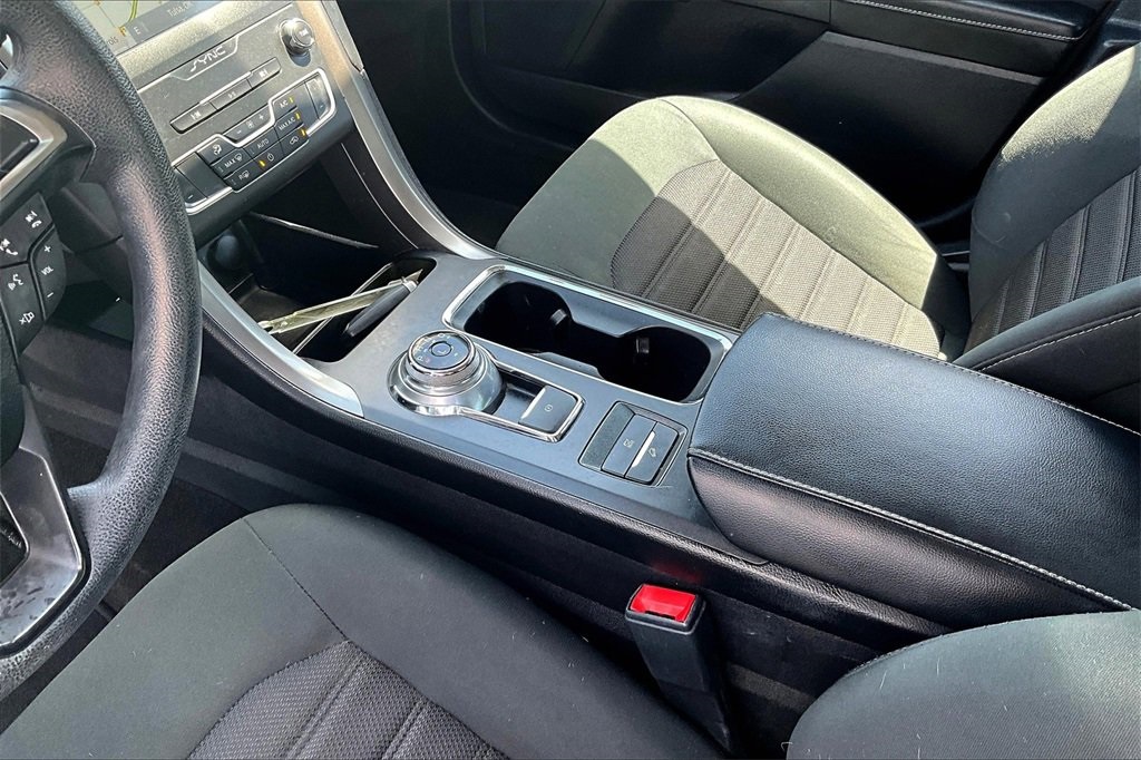 2020 Ford Fusion Hybrid SE photo 15